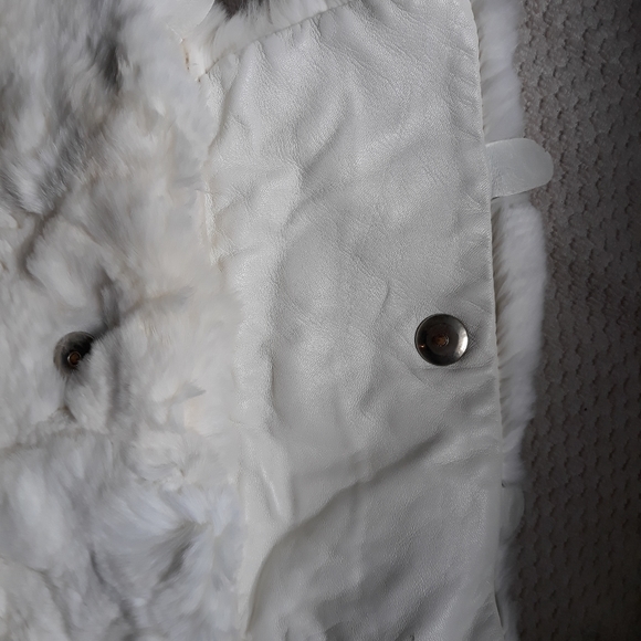 Price drop! Must go. Gorgeous paola by Pdl white fur handbag very good condition - Picture 11 of 14